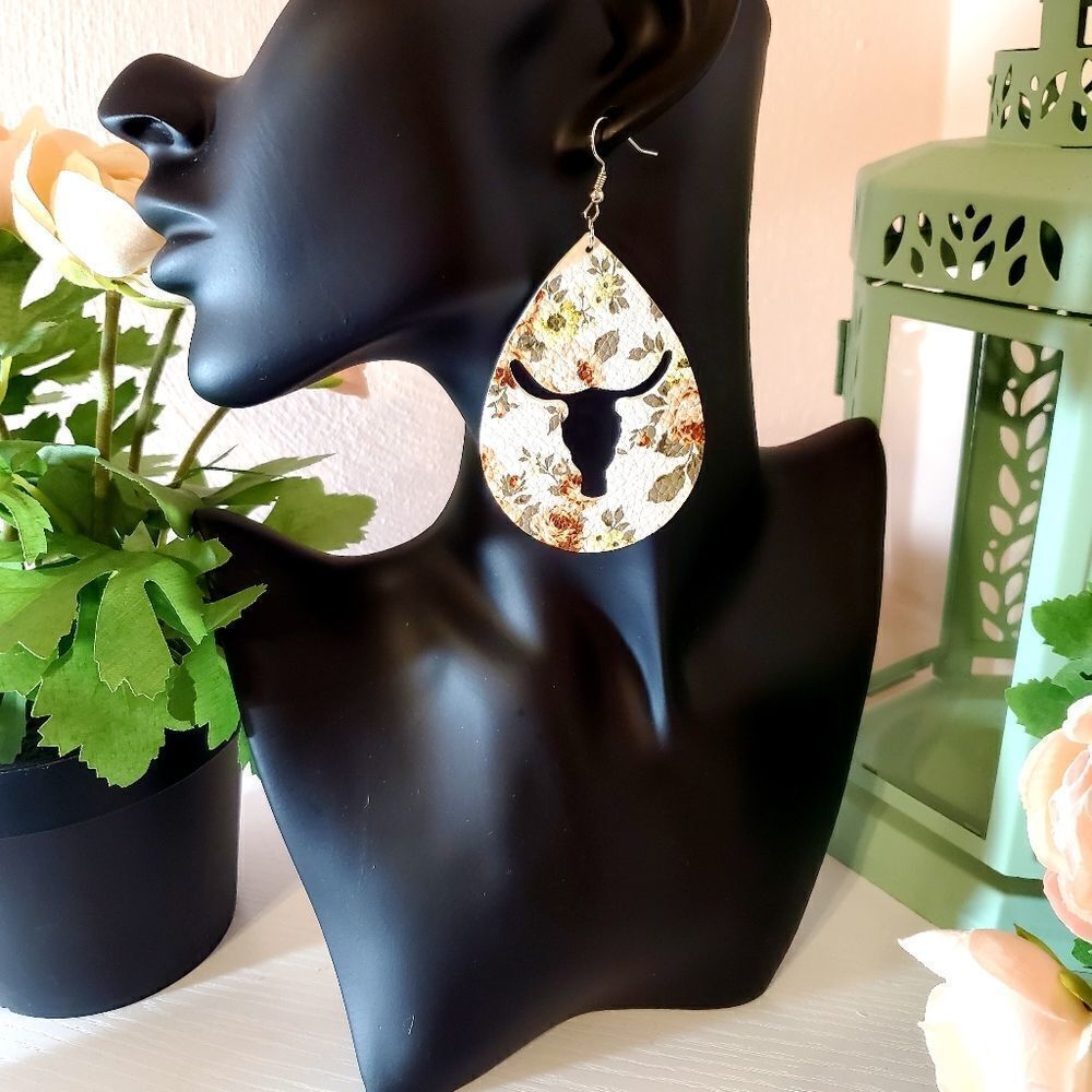 Cut-out Steer Pink Rose Teardrop Earrings
